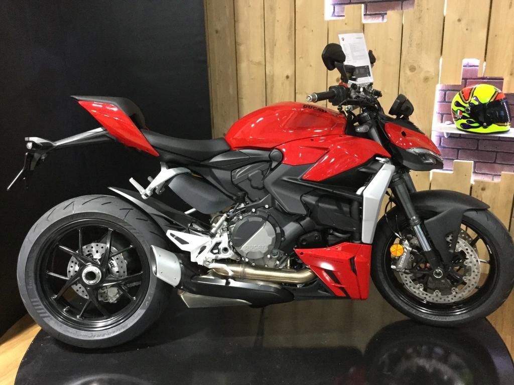 2022 Ducati Streetfighter V2